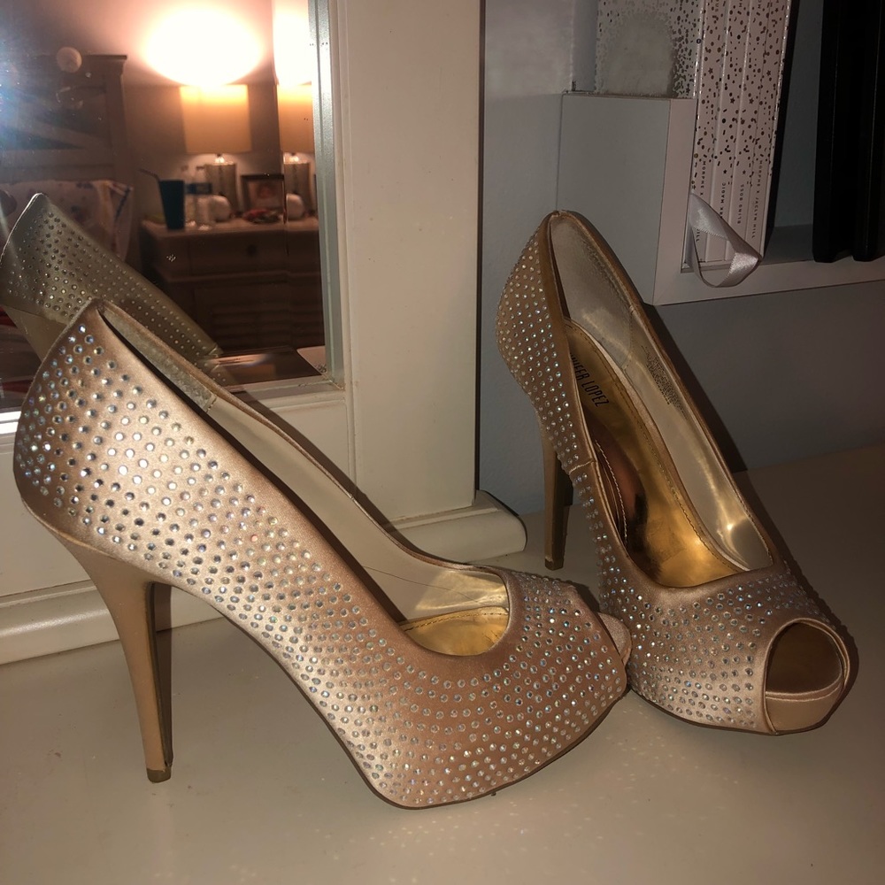 SOLD❤️NEW Nude JLo Pumps